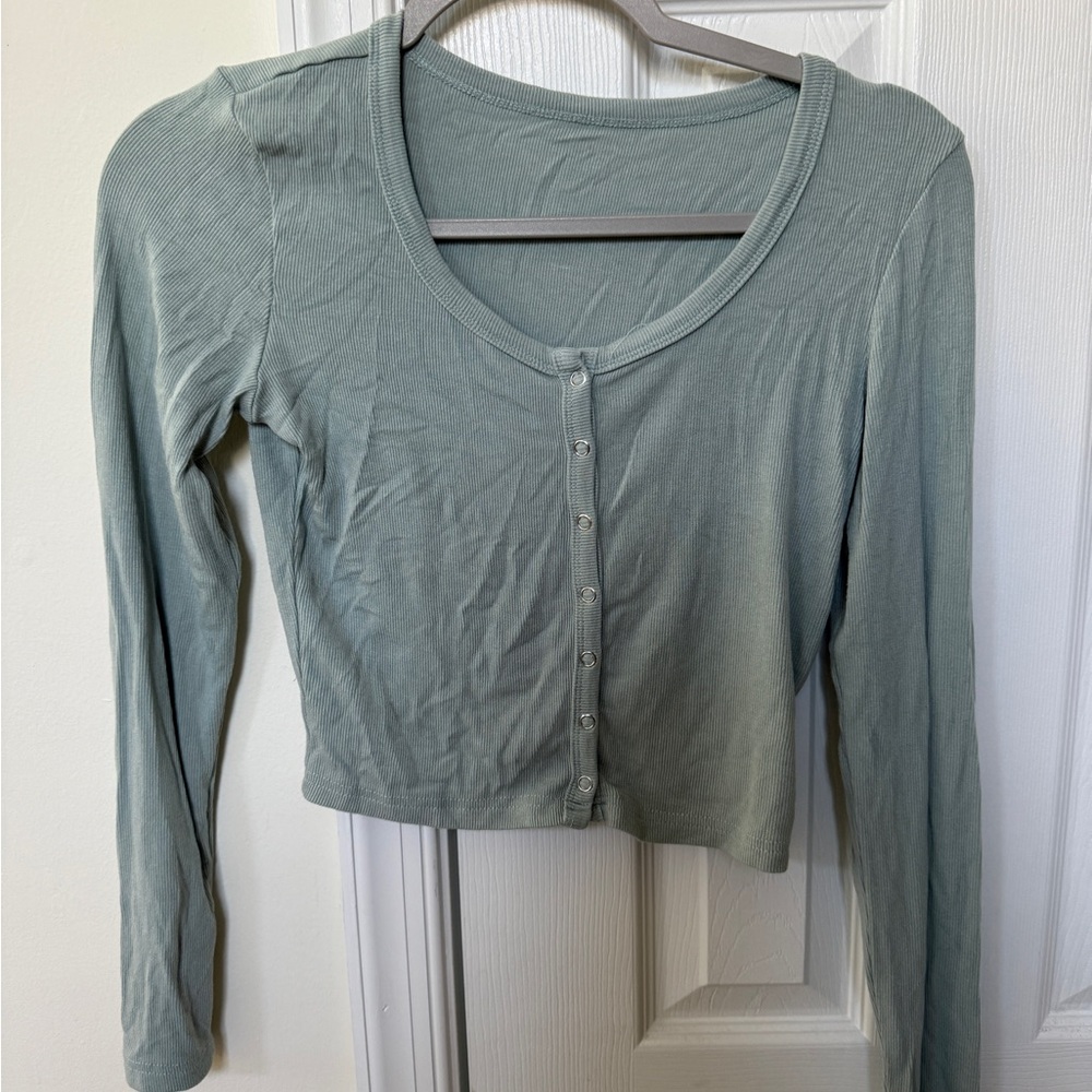 Light Sage Long-Sleeve Button Crop Top - Women